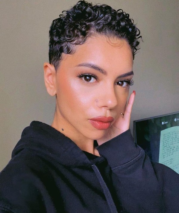 Desvendando o Pixie Cut: Vantagens e Desvantagens para Cabelos Ondulados