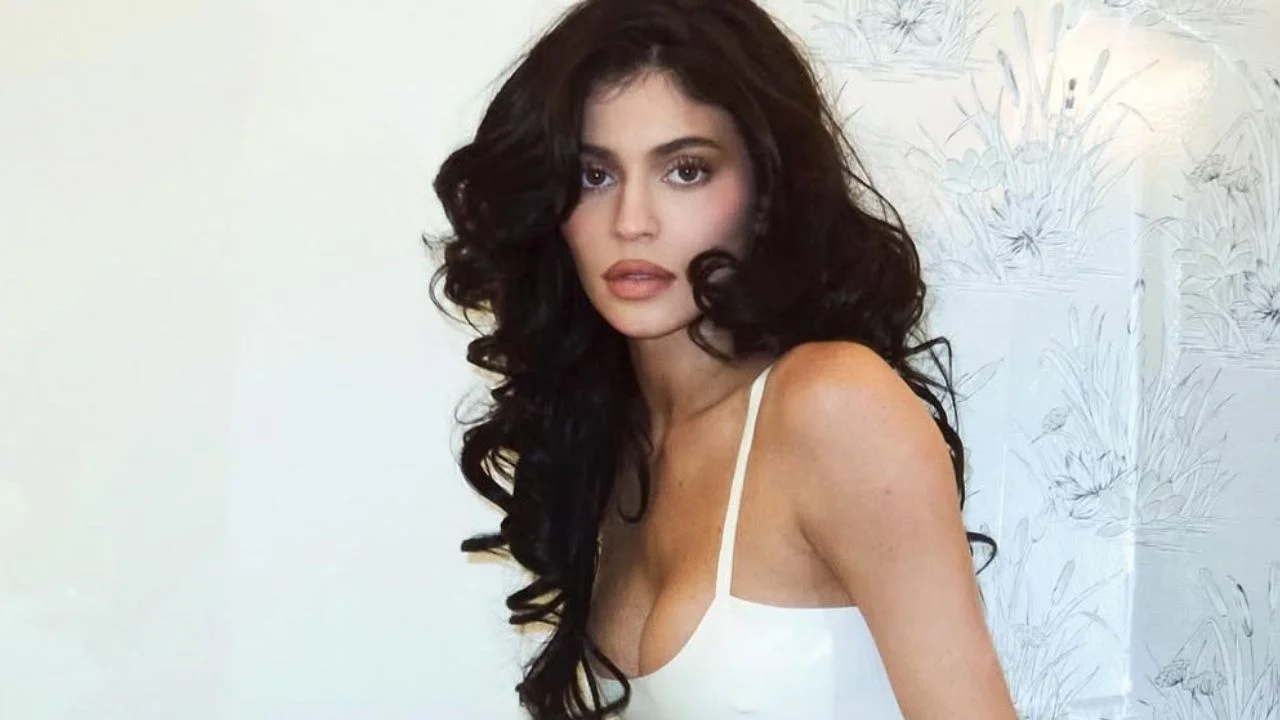 Kylie Jenner e o Cabelo Natural: Dicas para um Crescimento Saudável