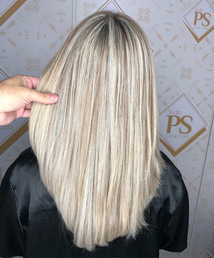 Luzes para Disfarçar Cabelos Brancos: Tons e Técnicas que Rejuvenescem