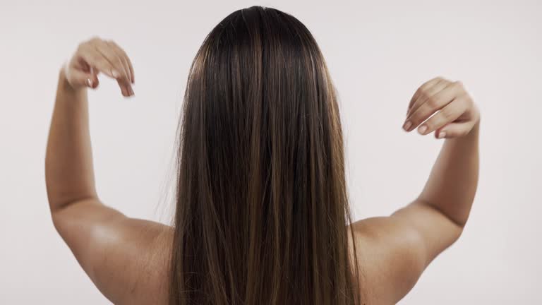 Óleos Finalizadores e Séruns: O Segredo para um Alinhamento Perfeito do Cabelo Liso