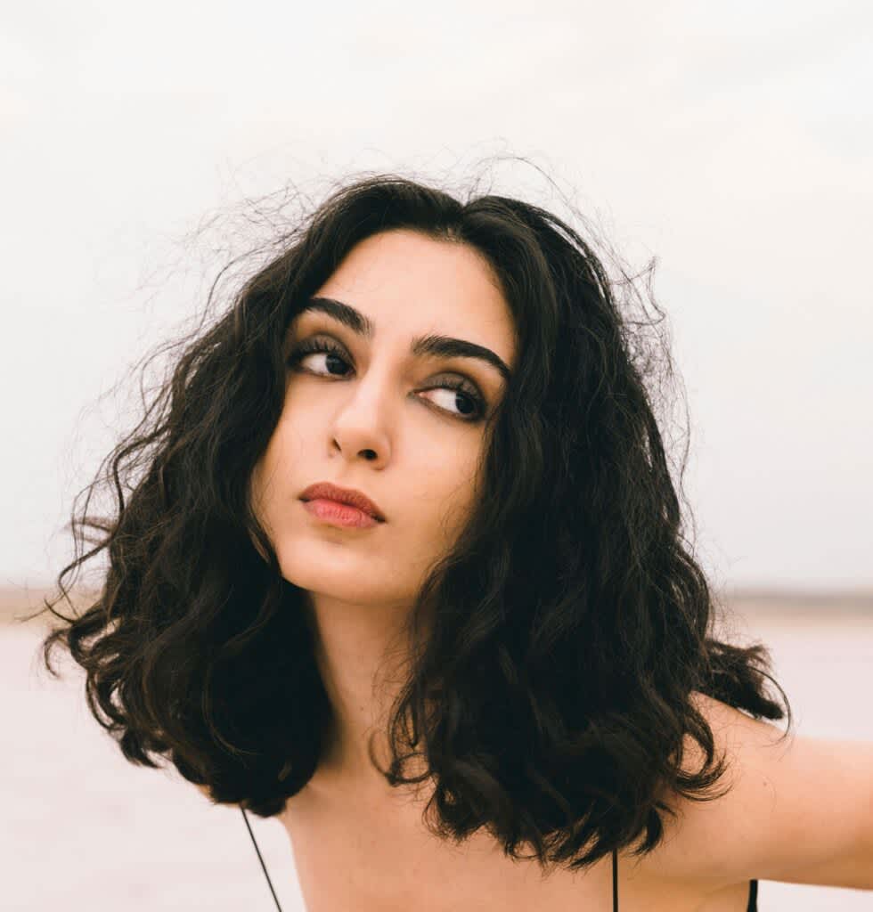 Cortes Modernos para Cabelo Masculino com Raiz Lisa e Pontas Onduladas: Estilo e Movimento