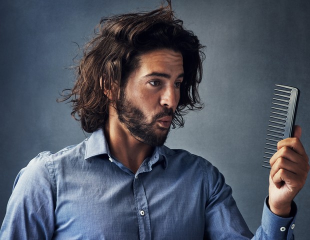 Desvendando a Genética: Por Que Meu Cabelo Masculino Tem Raiz Lisa e Pontas Onduladas?