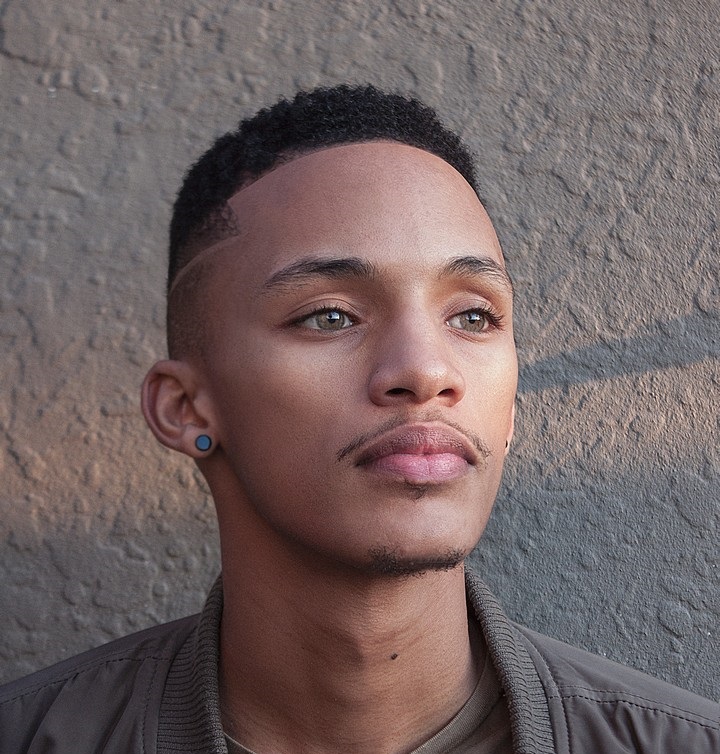 Guia Completo de Produtos para Cabelo Masculino Ondulado: Raiz Lisa e Pontas Definidas