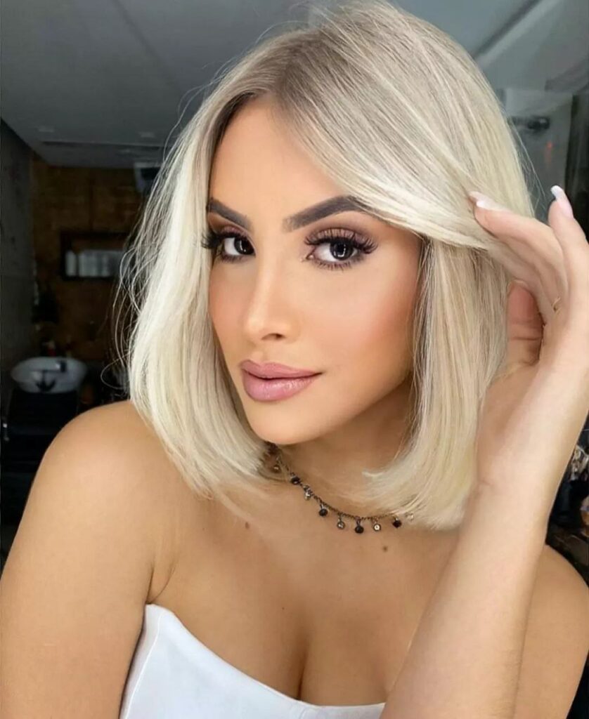 Pixie Cut Platinado: Ousadia e Modernidade em Cabelos Curtos