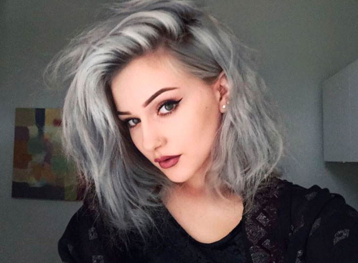 Pixie Cut Platinado: Ousadia e Modernidade em Cabelos Curtos