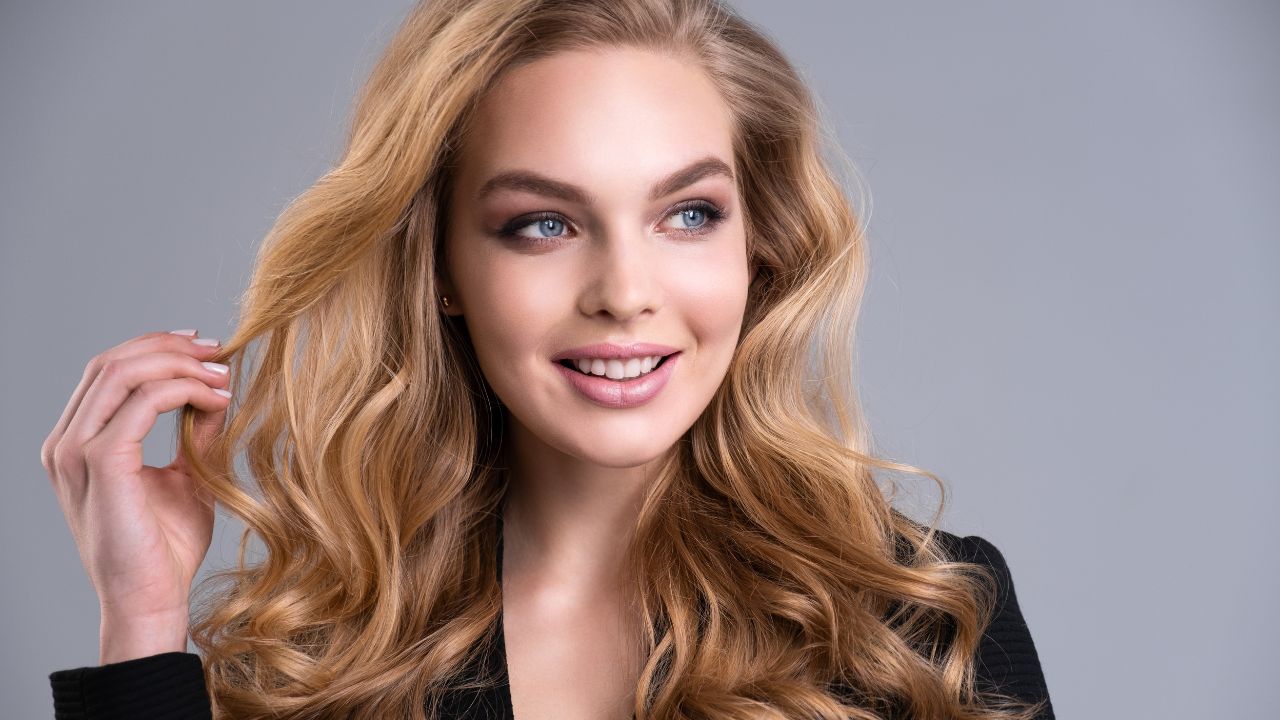 Rotina de Cuidados para Evitar o Amarelamento e Ressecamento do Loiro Natural