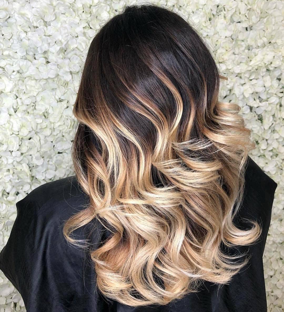 Skunk Hair vs. Mechas Inversas: Qual a Diferença e Como Escolher?