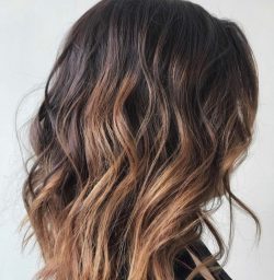 Como Fazer Descoloração Segura para Mechas Azuis em Casa