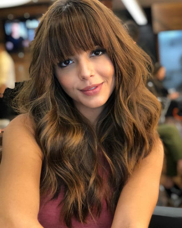 Guia Completo: Como Estilizar sua Franja Cortina para um Look Tumblr; Baby Bangs: Ousadia e Estilo no Cabelo Longo com Franja; Penteados Tumblr Fáceis para Cabelos Longos com Franja; Corte Butterfly e Franja: O Segredo para Volume e Movimento Perfeitos; Simulador de Franja: Descubra o Melhor Estilo para o Seu Rosto