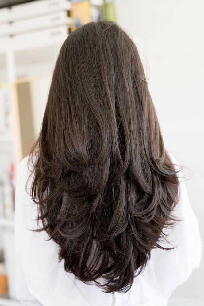 cabelo longo em camadas de costas