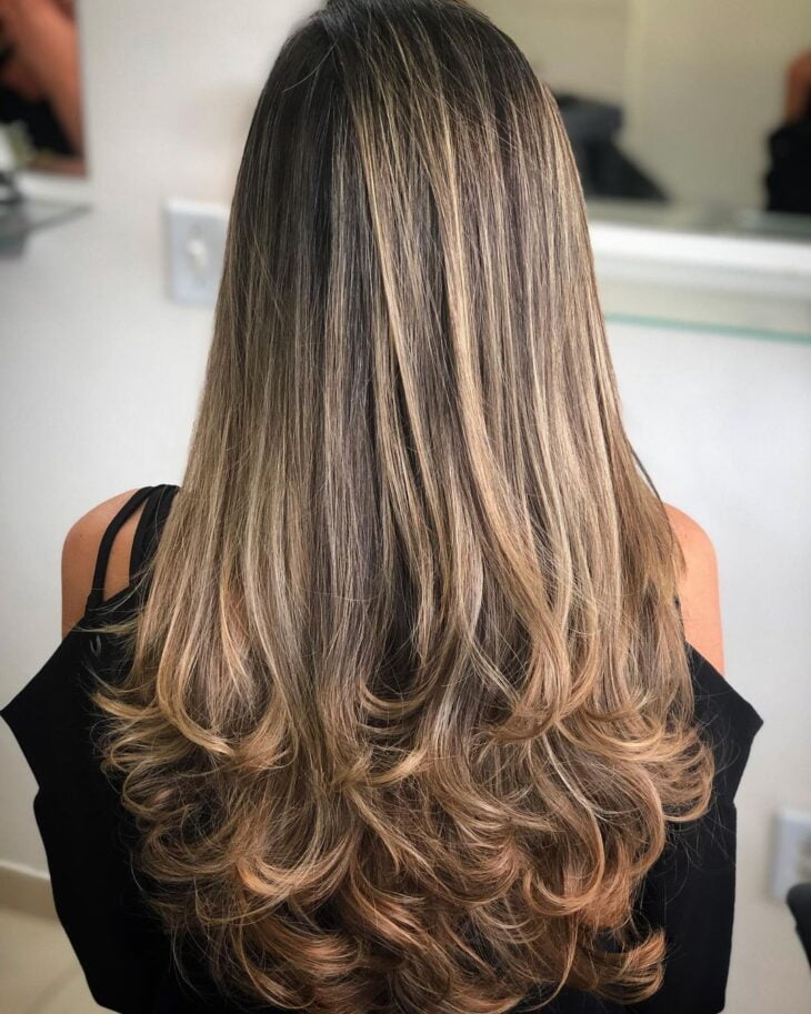 Corte em V ou U: Qual o melhor repicado para seu cabelo longo?