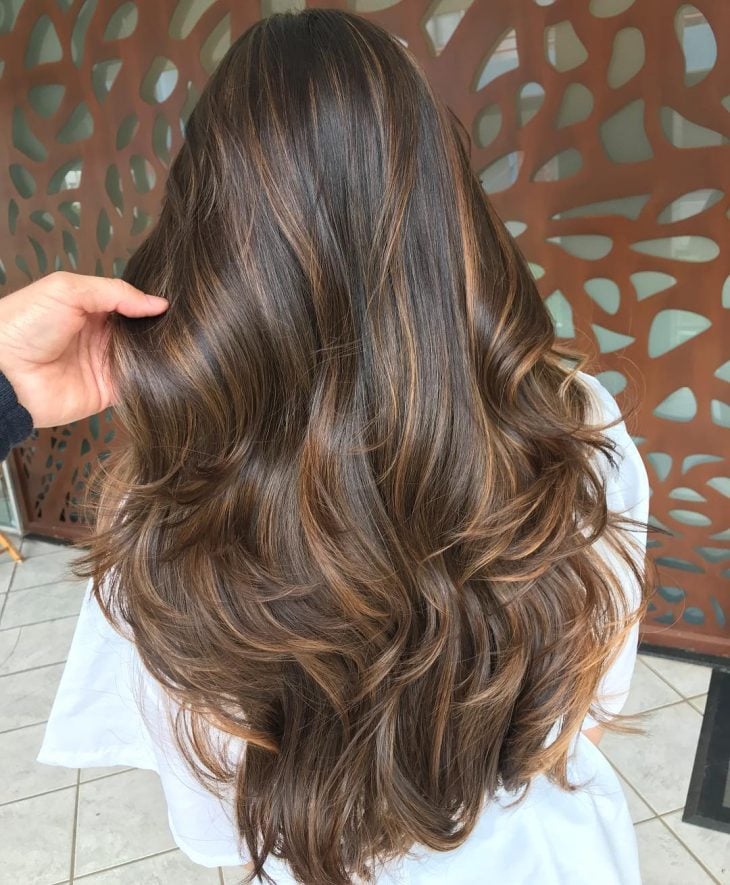 Corte em V ou U: Qual o melhor repicado para seu cabelo longo?