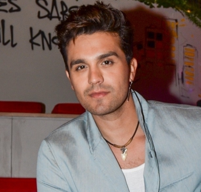 Minoxidil e Famosos: O Segredo de Luan Santana para Barba e Cabelo