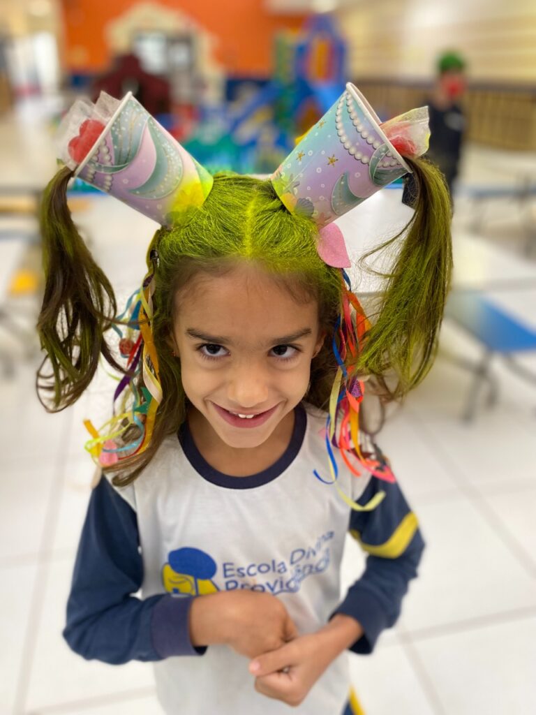 Cabelo Maluco Temático: Ideias Criativas de Comida e Personagens para Meninas