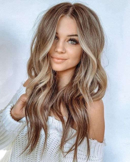 cabelo marrom com balayage
