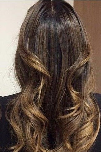 cabelo marrom com mechas frias