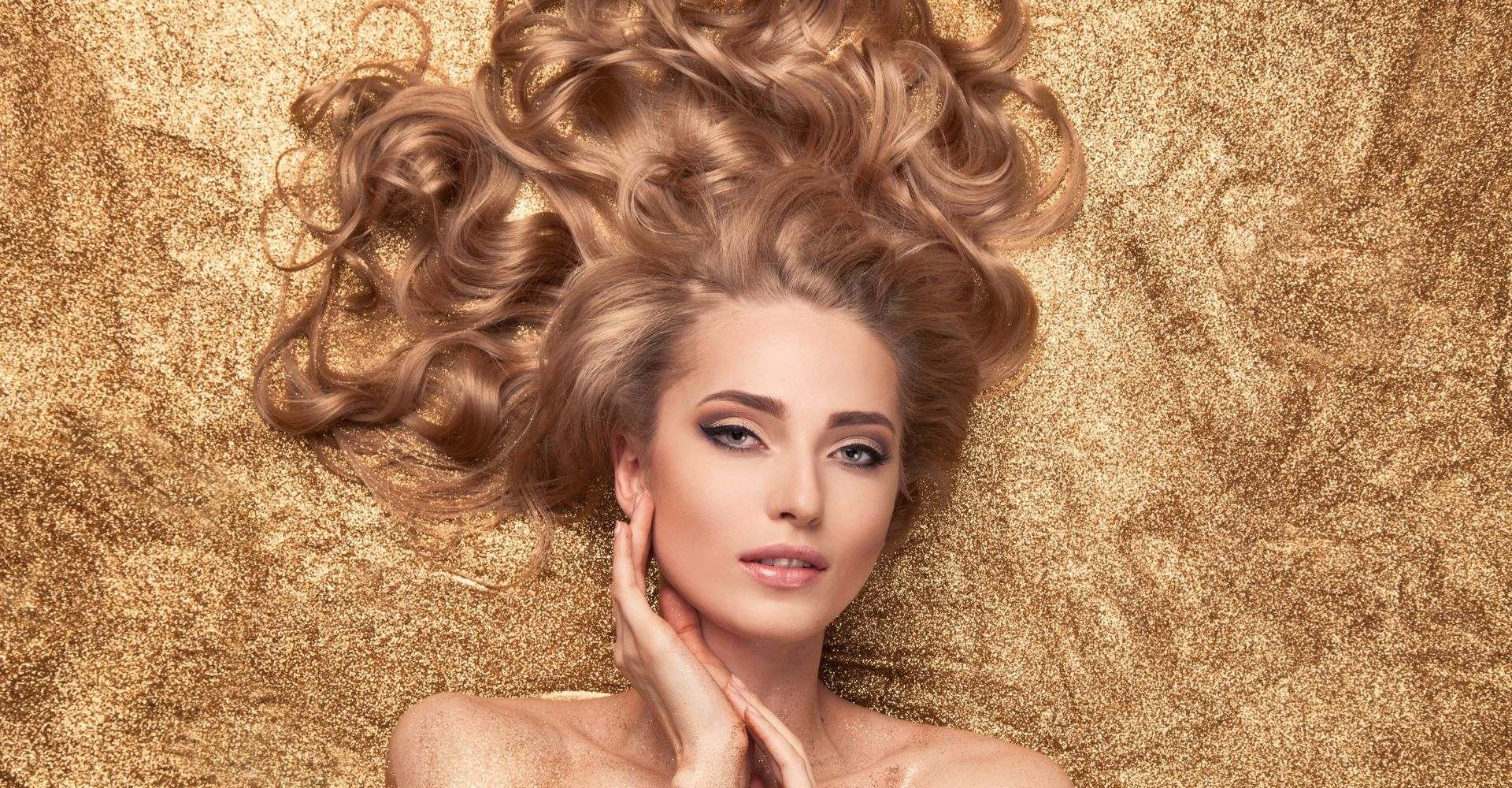 Tendência Mocha Mousse: o marrom de 2025 para seus cabelos