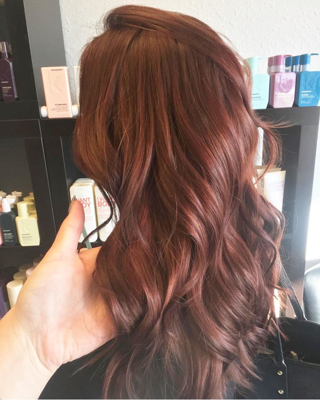 Guia Completo: Como Escolher o Tom de Marrom Avermelhado Ideal para Você; Manutenção e Cuidados Essenciais para o Cabelo Marrom Avermelhado Durar Mais; Passo a Passo: Tingindo o Cabelo de Marrom Avermelhado em Casa; Inspirações de Cabelo Cherry Brown: Fotos e Dicas; Desvendando os Segredos do Cabelo Mogno e Auburn