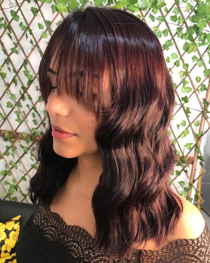 cabelo marrom escuro avermelhado