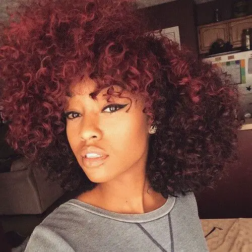 cabelo marsala roxo ametista em pele negra fria