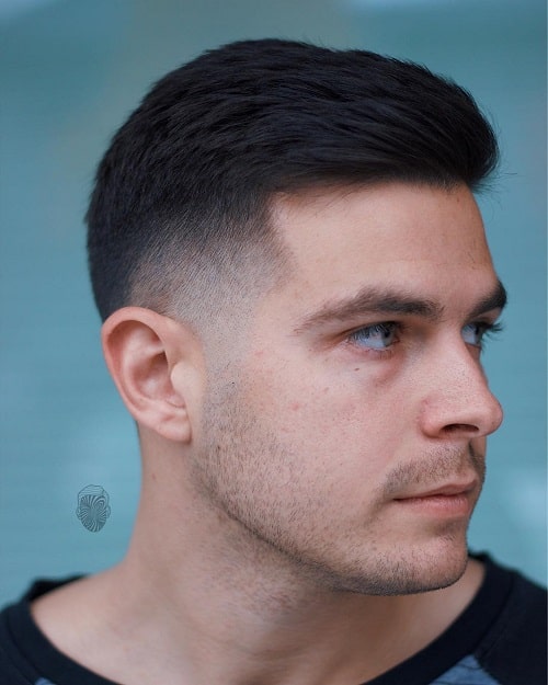 cabelo masculino curto raspado