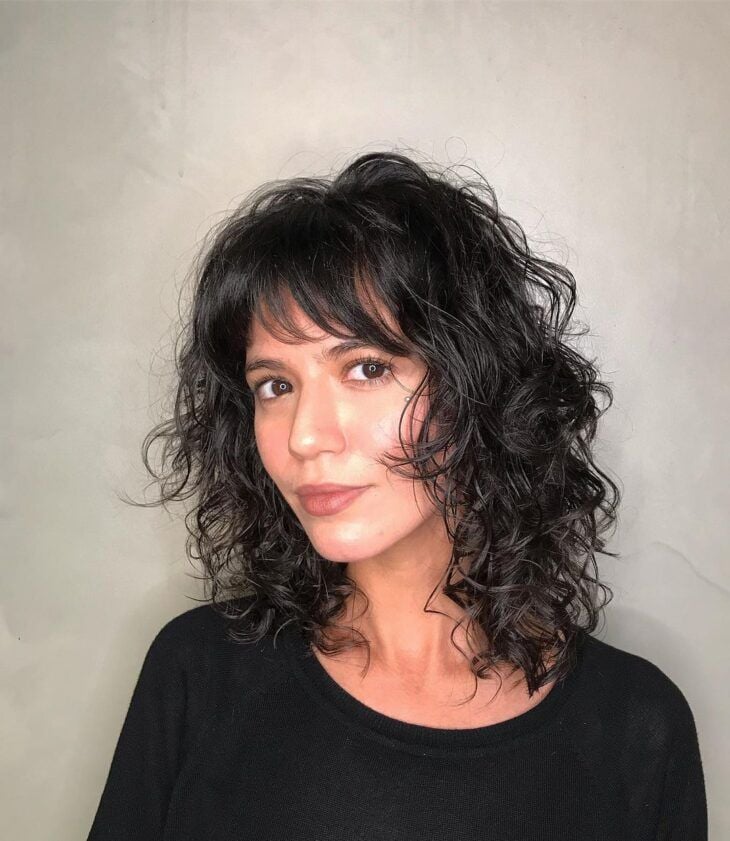 5 ideias de títulos:
1. Cabelo Médio Preto: O Guia Completo de Cortes e Estilos
2. Transforme Seu Visual: Inspirações de Cabelo Médio Preto para Todos os Rostos
3. Long Bob Preto: O Corte Atemporal que Nunca Sai de Moda
4. Camadas e Volume: Como Usar o Cabelo Médio Preto a Seu Favor
5. Preto Iluminado: Dicas para Dar um Toque Moderno ao Seu Cabelo Médio