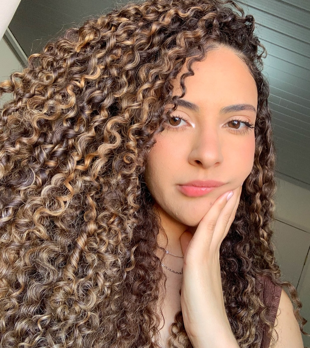 Cortes de Cabelo para Volume: Tendências e Opções para Cada Tipo de Fio