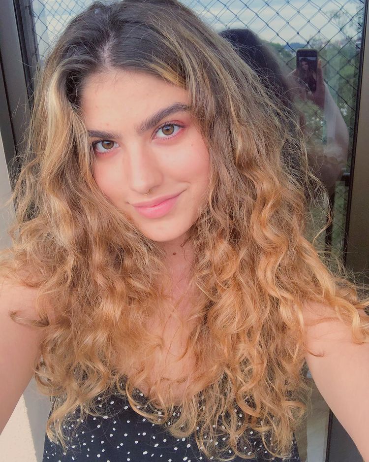 cabelo ondulado loiro