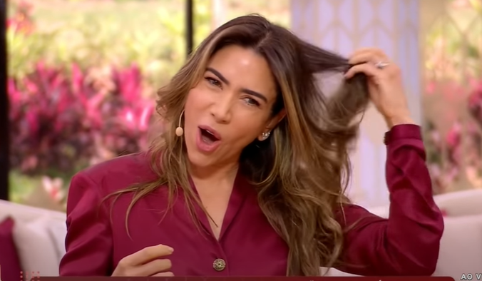 Mega Hair de Fita Adesiva: Como Patrícia Abravanel Consegue Volume e Comprimento