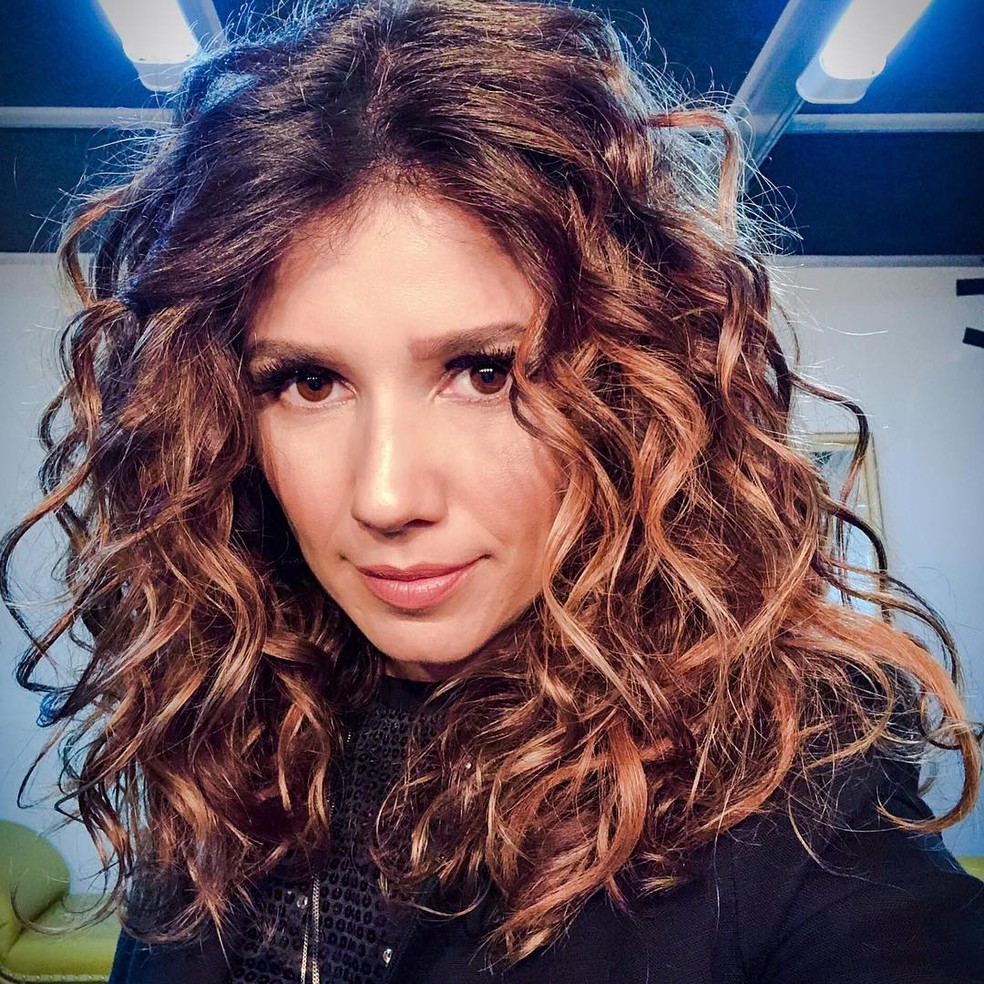 cabelo paula fernandes como ter cachos definidos