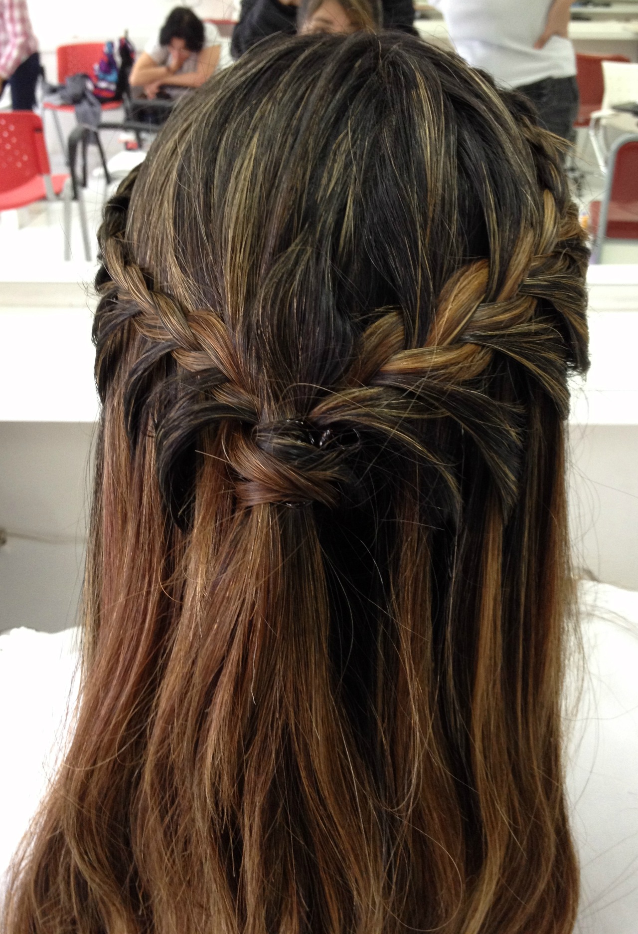 Penteados semi presos com trança para festas