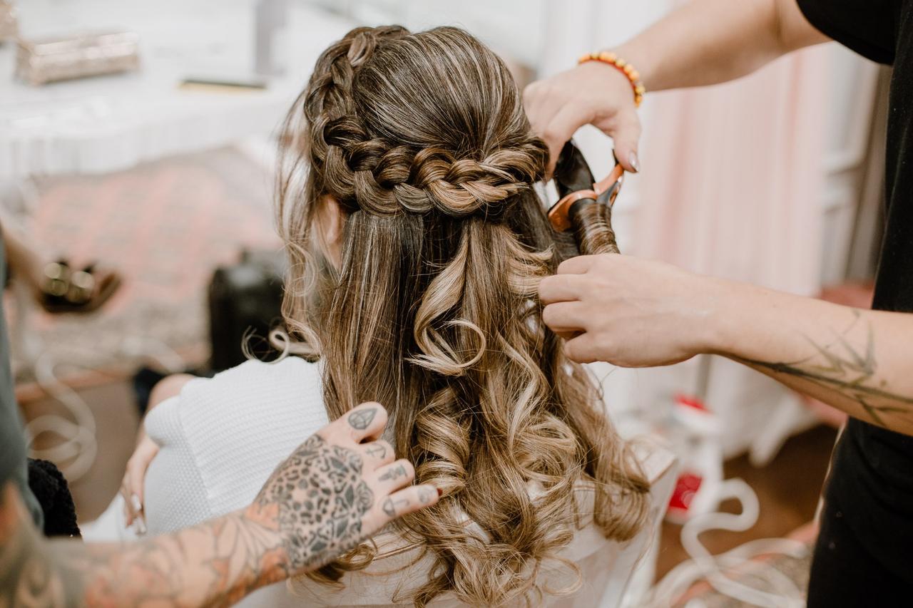 Produtos essenciais para penteados com trança duradouros