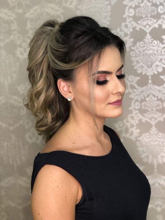 Penteados Semi Presos: Elegância e Praticidade para Seus Eventos