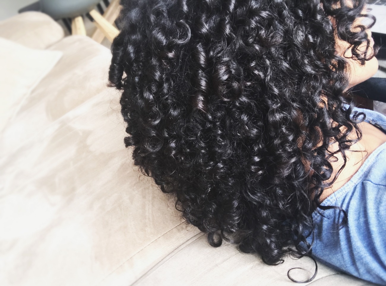 brilho cabelo preto cacheado