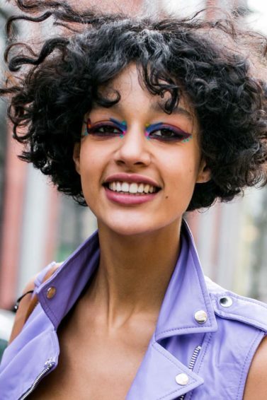 5 Maneiras de Adotar o Estilo Cabelo Punk
Como o Cabelo Punk Influencia a Moda Atual
Guia Completo: Cortes e Cores do Cabelo Punk
DIY: Faça Seu Próprio Penteado Punk
O Legado do Cabelo Punk na Cultura Pop