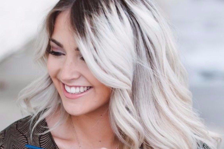 Raiz Esfumada: Como Manter o Cabelo Loiro com Crescimento Natural