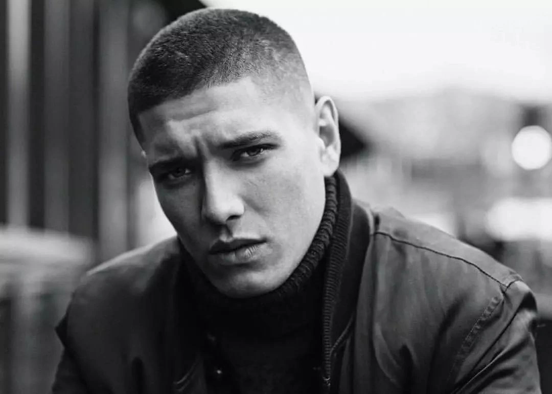 Corte Militar vs. Corte Social: Qual Escolher para Seu Estilo?