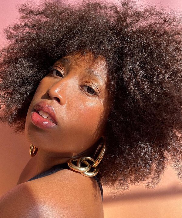 erros comuns ao lavar cabelo com pontas secas