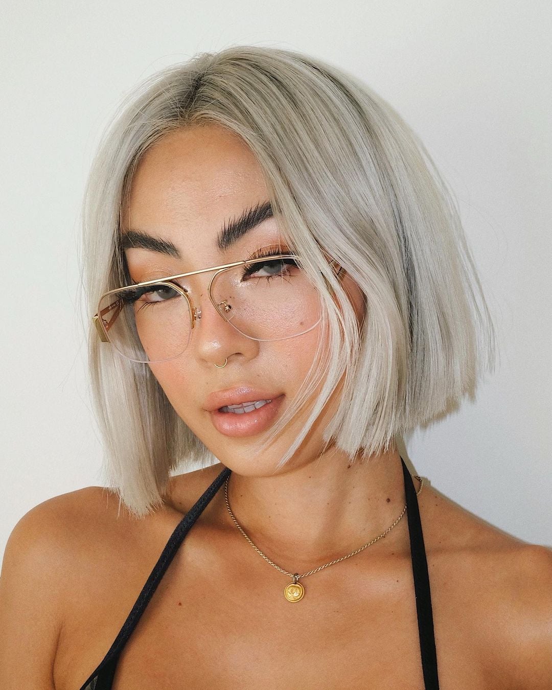 Corte Médio Reto com Franja: Qual o Melhor Tipo para o Seu Rosto?