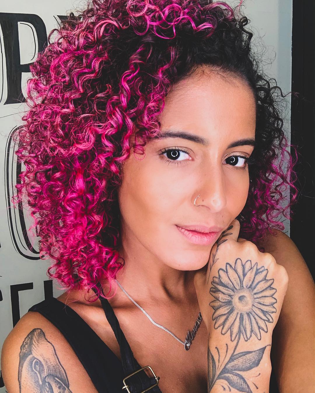 cabelo rosa cacheado