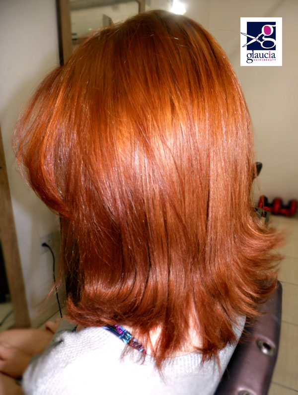 cabelo ruivo curto de costas