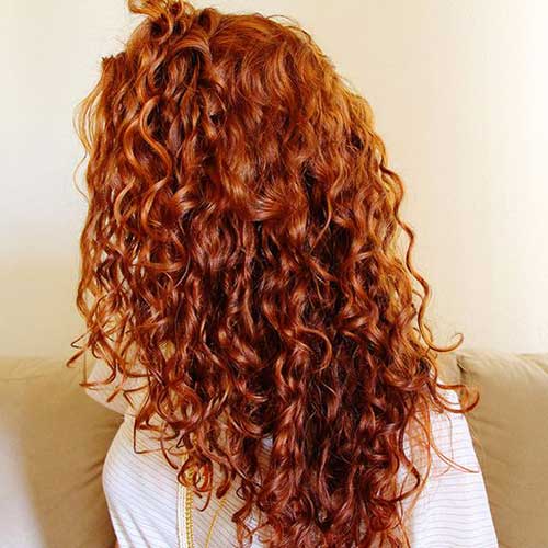 cabelo ruivo curto de costas