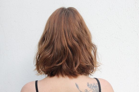 Bob e Micro Bob Ruivo: A Elegância da Vista Traseira em Cabelos Curtos