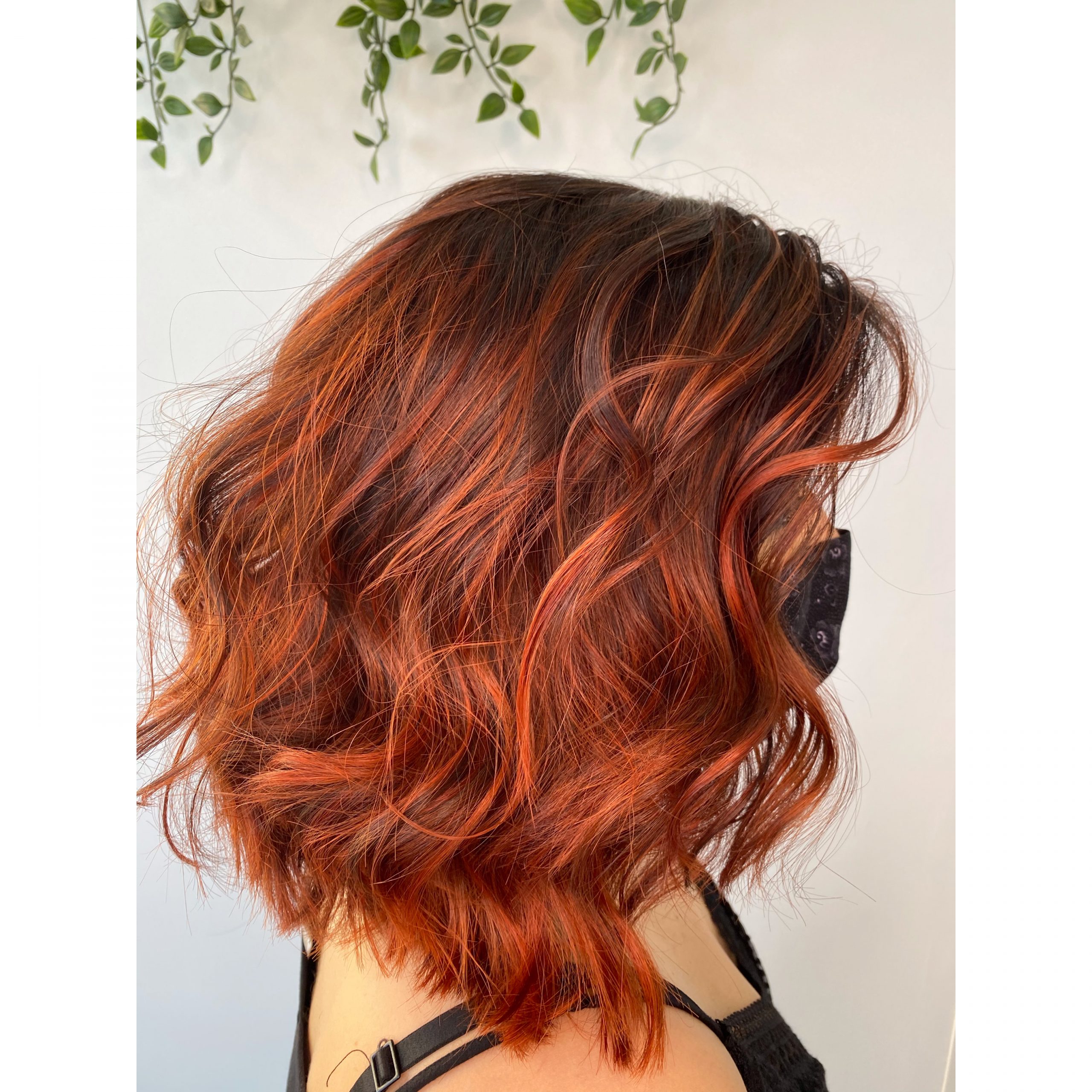 Cabelos Cacheados e Crespos Ruivos Curtos: Dicas para Volume e Definição