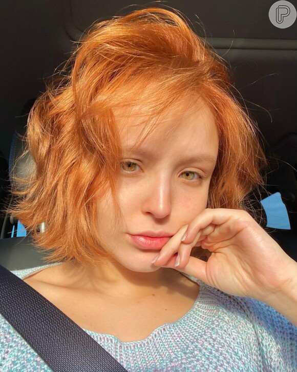 Bob e Micro Bob Ruivo: A Elegância da Vista Traseira em Cabelos Curtos