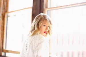 Produtos Essenciais para Manter o Brilho e Volume do Bob da Taylor Swift