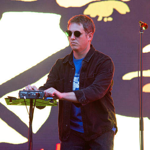 tv girl pressões sociais amadurecimento