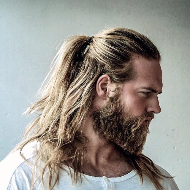 cabelo viking masculino