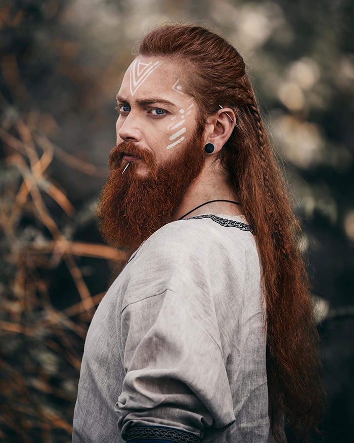Como Fazer Tranças Viking Masculinas: Guia Completo; Barba Viking: O Guia Definitivo para Cultivar e Cuidar; Undercut Viking: O Corte Perfeito para um Visual Guerreiro; Acessórios Viking para Cabelo e Barba: Dicas de Estilo; História do Cabelo Viking: O que os Antigos Realmente Usavam?