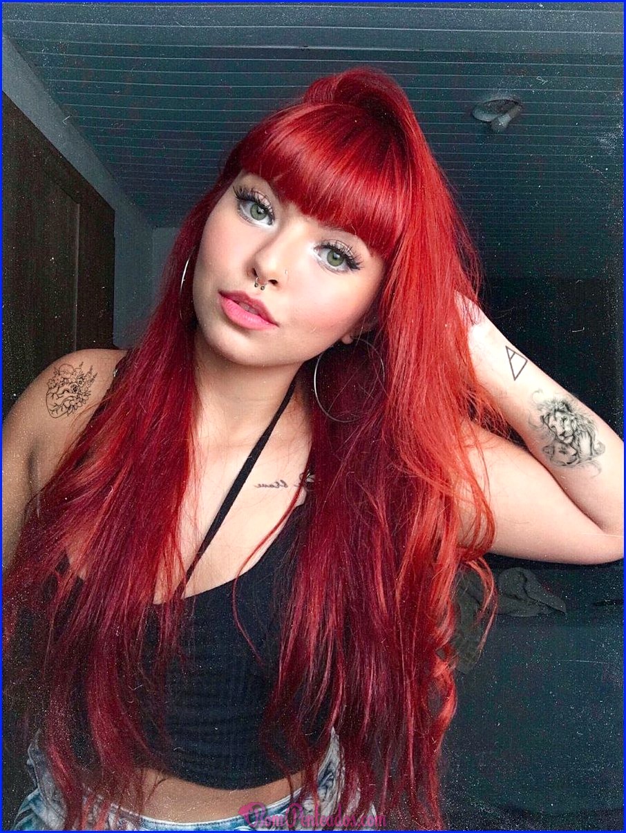 Looks e Maquiagens que Realçam seu Cabelo Vinho